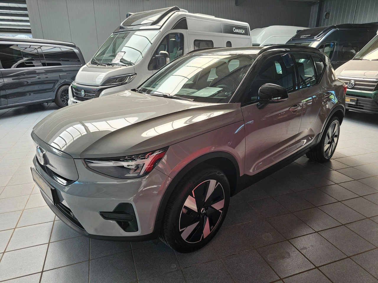 Volvo XC 40 Plus Recharge Pure Electric 2WD - SUV: photos 1 Volvo XC 40 Plus Recharge Pure Electric 2WD - SUV: photos 1