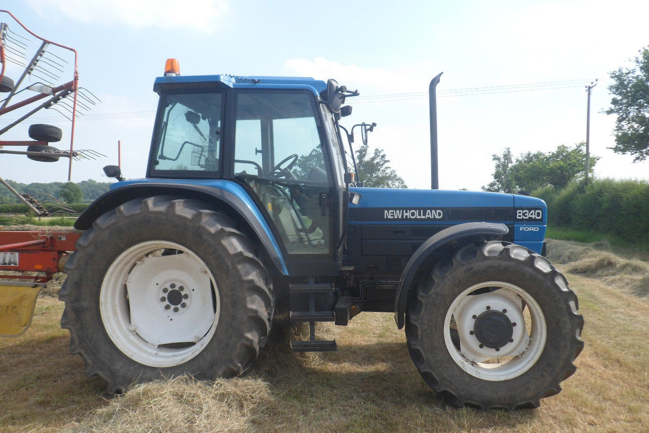 NEW HOLLAND 8340 - Tracteur agricole: photos 4 NEW HOLLAND 8340 - Tracteur agricole: photos 4