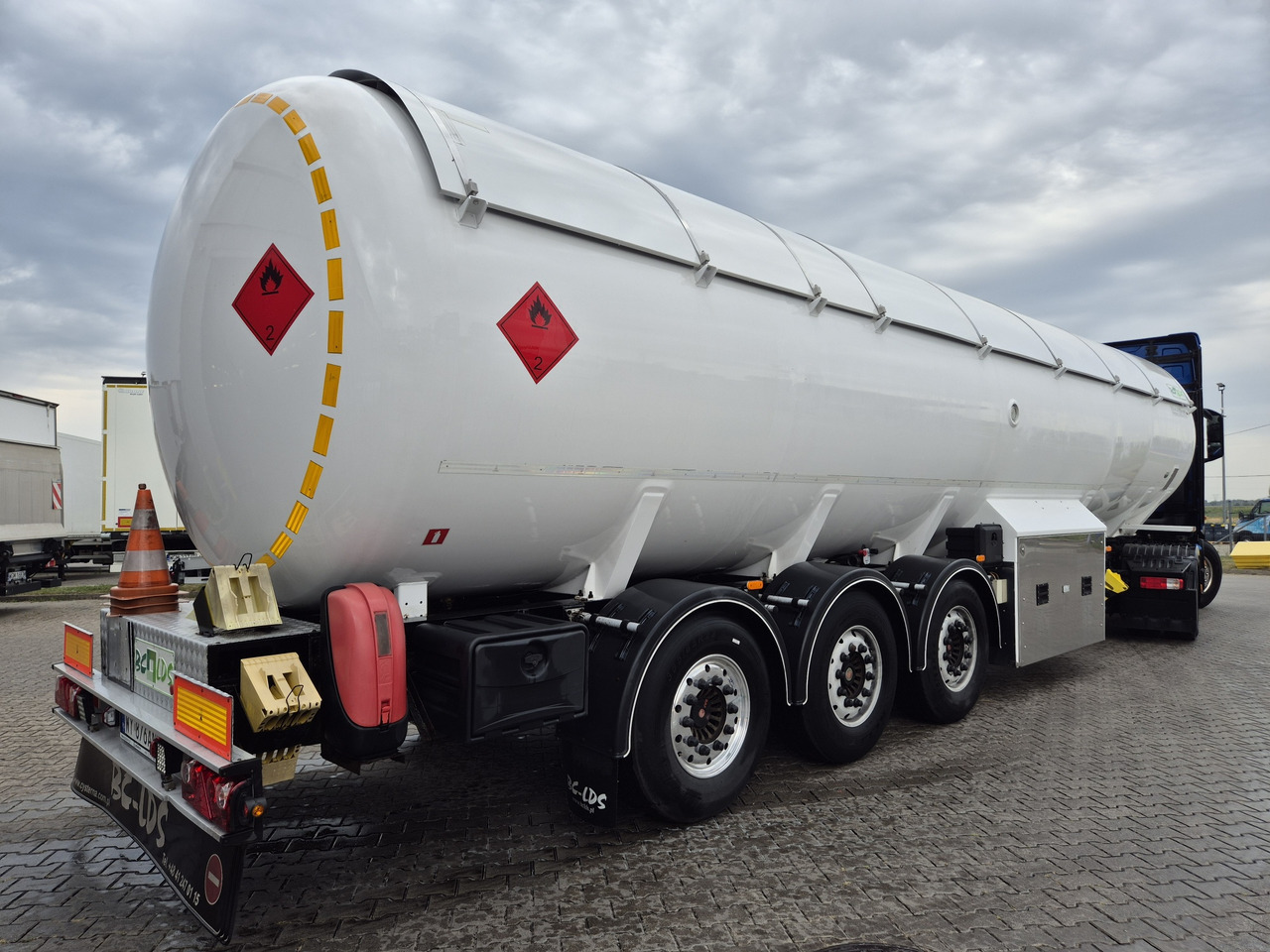 BC-LDS EMERSON/ propane/ butane/ lpg/ gpl - Semi-remorque citerne: photos 1 BC-LDS EMERSON/ propane/ butane/ lpg/ gpl - Semi-remorque citerne: photos 1