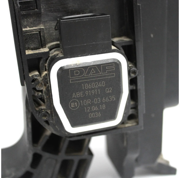 DAF XF106 Gaspedaal 1860240 - Système électrique pour Camion: photos 2 DAF XF106 Gaspedaal 1860240 - Système électrique pour Camion: photos 2