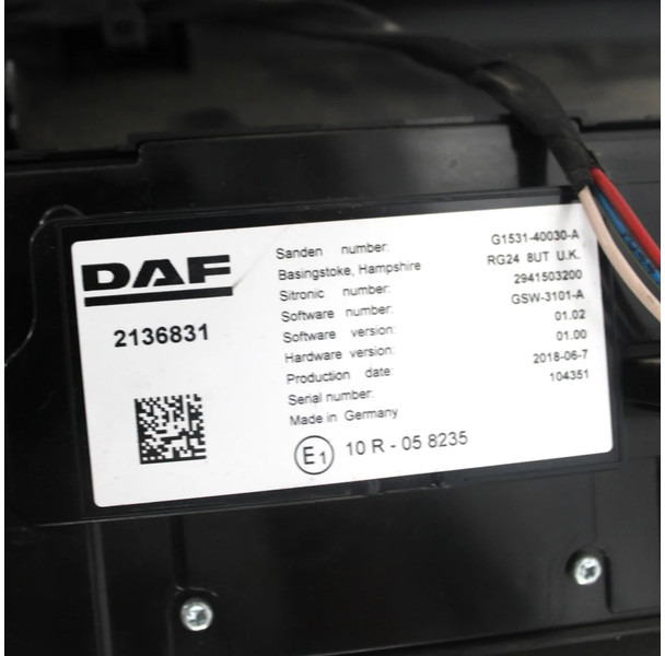 DAF XF106 Kachelbediening 2136831 + Dashboarddeel - Système électrique pour Camion: photos 2 DAF XF106 Kachelbediening 2136831 + Dashboarddeel - Système électrique pour Camion: photos 2