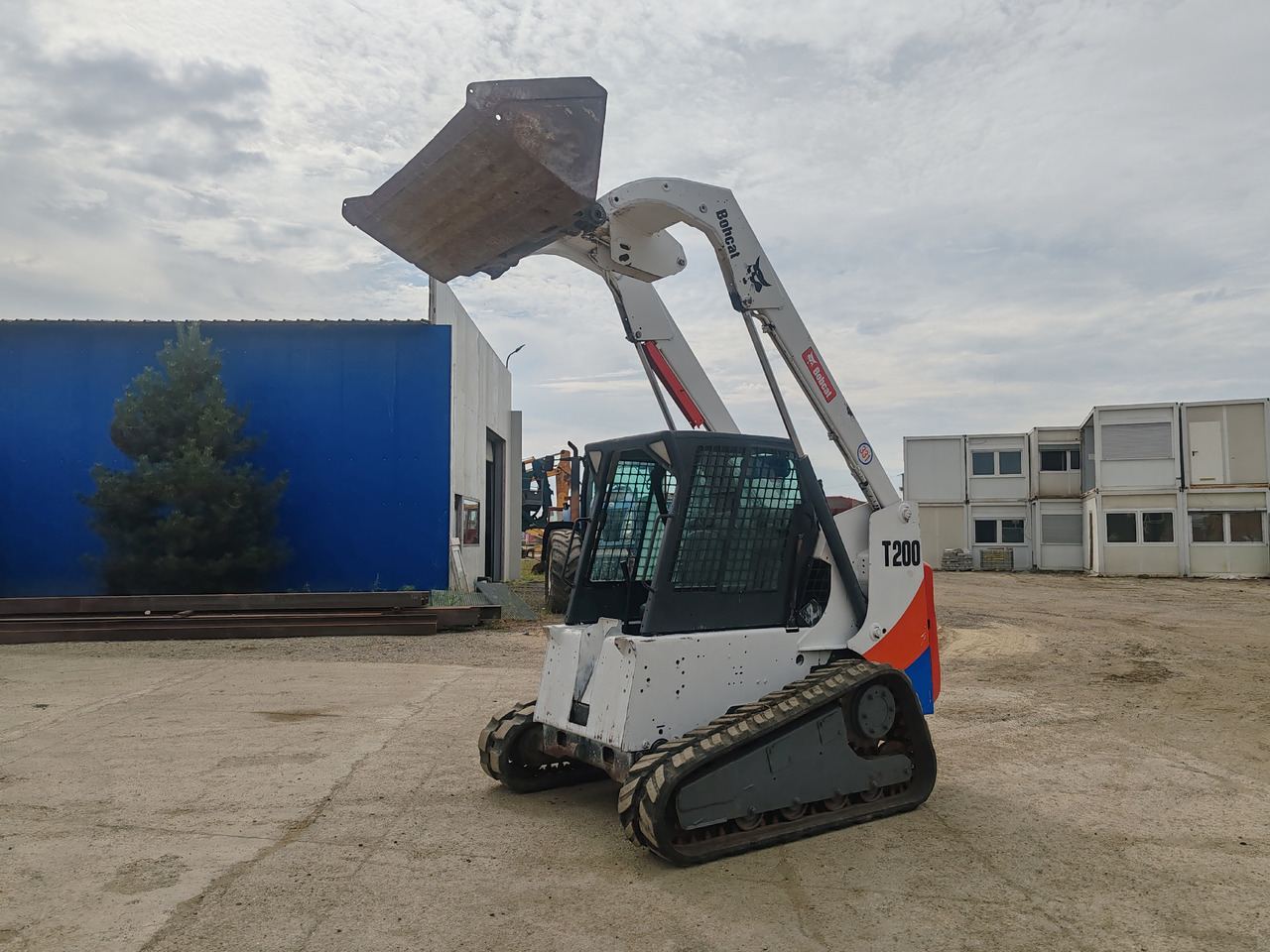 BOBCAT T200 - Chargeuse compacte sur chenilles: photos 1 BOBCAT T200 - Chargeuse compacte sur chenilles: photos 1