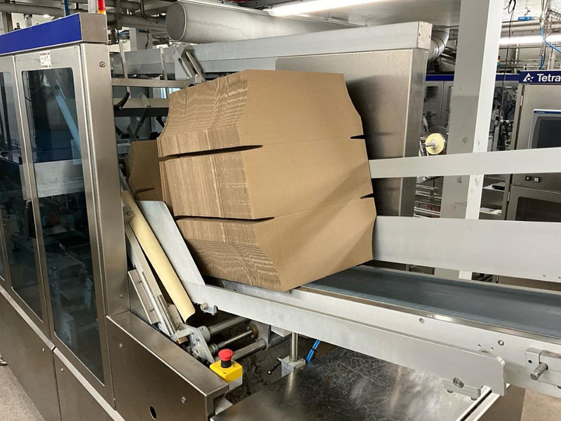 Machine d'emballage et de conditionnement Tetra Pak Cardboard Packer: photos 9 Machine d'emballage et de conditionnement Tetra Pak Cardboard Packer: photos 9