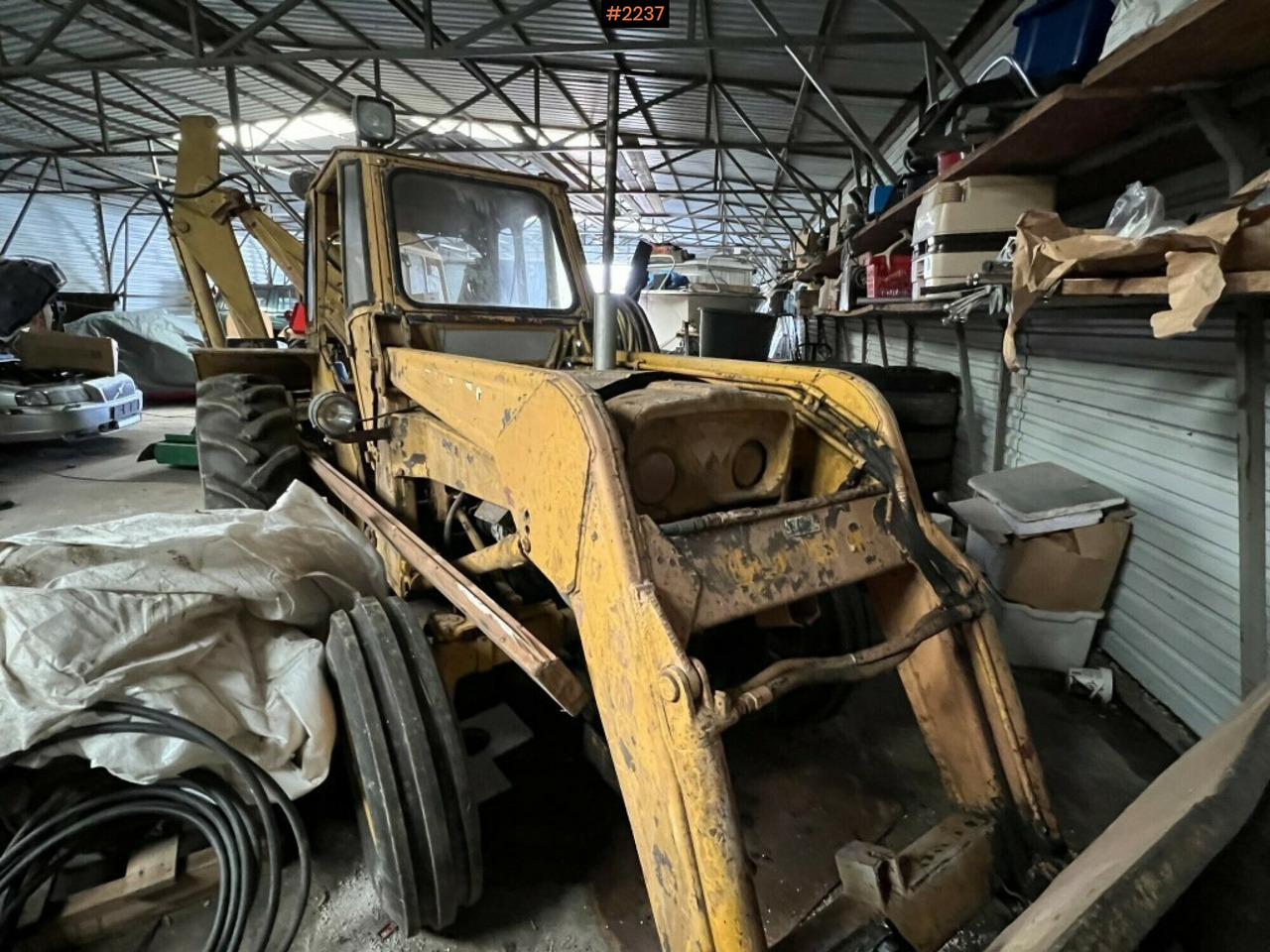 Backhoe loader- MASSEY-FERGUSON 203 - Tractopelle: photos 1 Backhoe loader- MASSEY-FERGUSON 203 - Tractopelle: photos 1