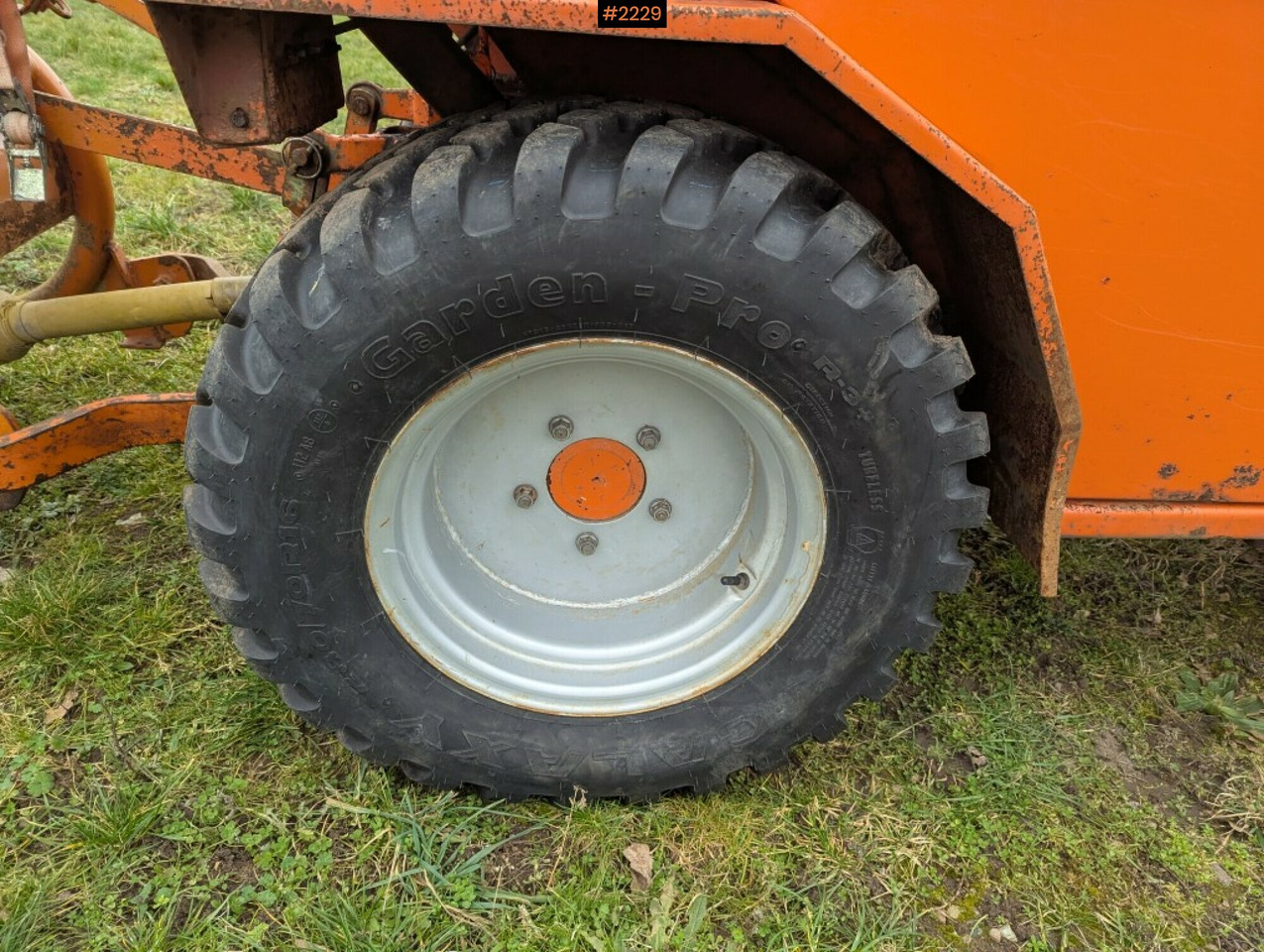 Tracteur agricole Tractor Holder P60 with multiple implements: photos 16