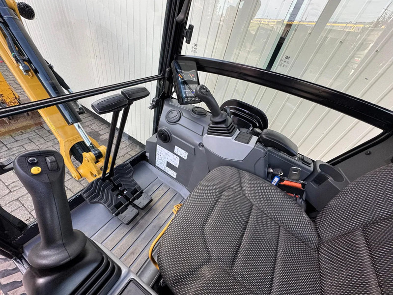 Mini pelle Caterpillar 301.8 NextGen: photos 13