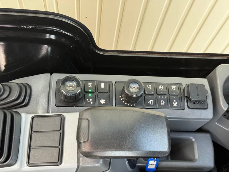 Mini pelle Caterpillar 301.8 NextGen: photos 15