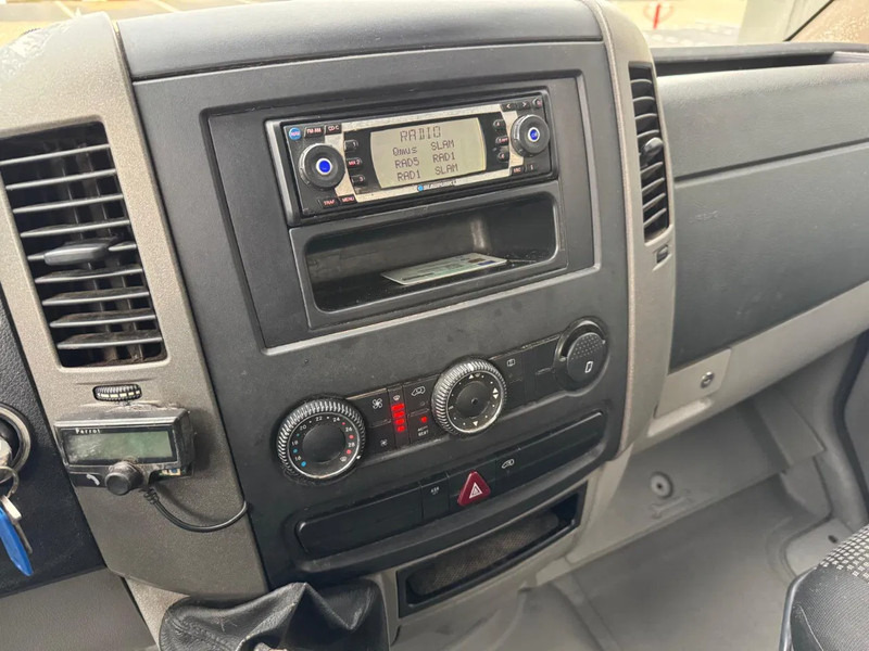 Fourgon plateau Mercedes-Benz Sprinter 311 311 CDI 2.2 pick-up bakwagen: photos 13 Fourgon plateau Mercedes-Benz Sprinter 311 311 CDI 2.2 pick-up bakwagen: photos 13