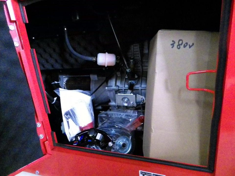 Notstrom Silent Diesel-Generator 6 KW ( €1050,00 netto ) - Groupe électrogène: photos 3 Notstrom Silent Diesel-Generator 6 KW ( €1050,00 netto ) - Groupe électrogène: photos 3