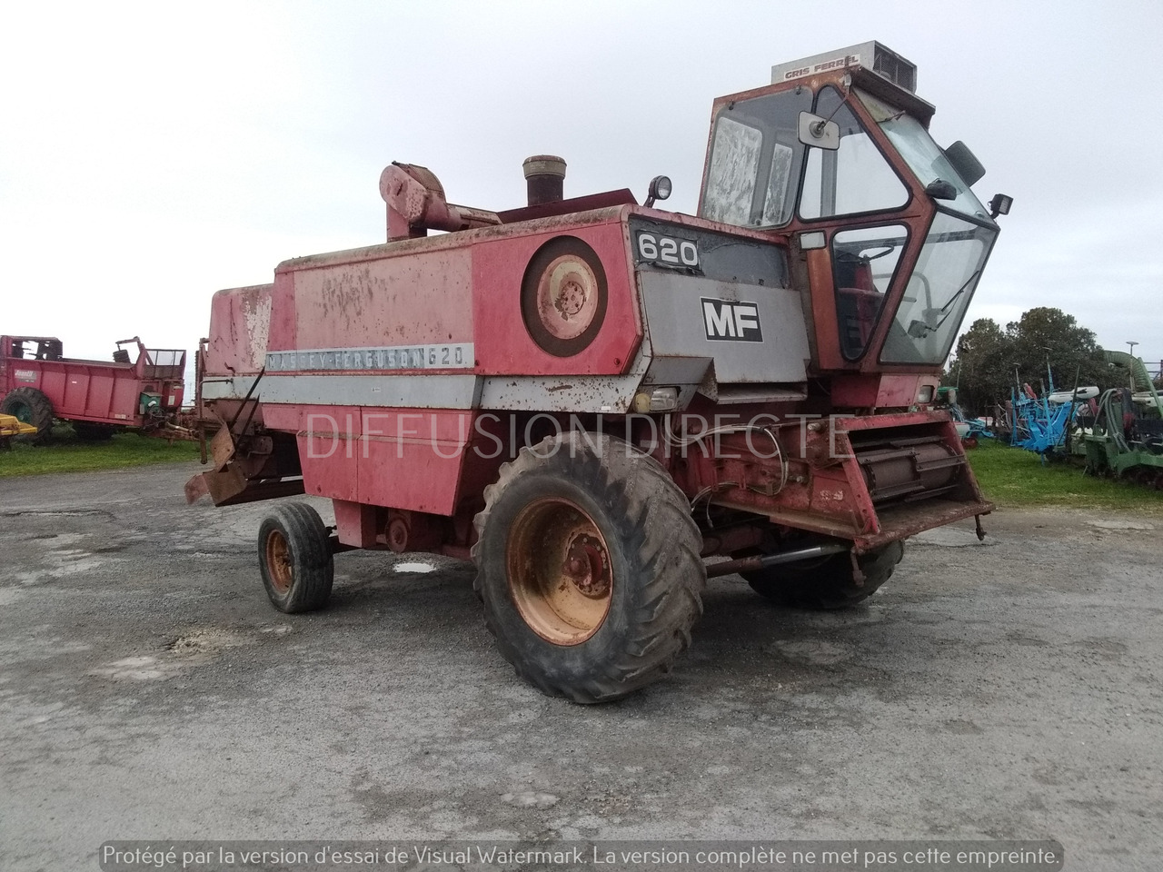 MASSEY FERGUSON MOISSONNEUSE BATTEUSE 620 - Moissonneuse-batteuse: photos 2 MASSEY FERGUSON MOISSONNEUSE BATTEUSE 620 - Moissonneuse-batteuse: photos 2