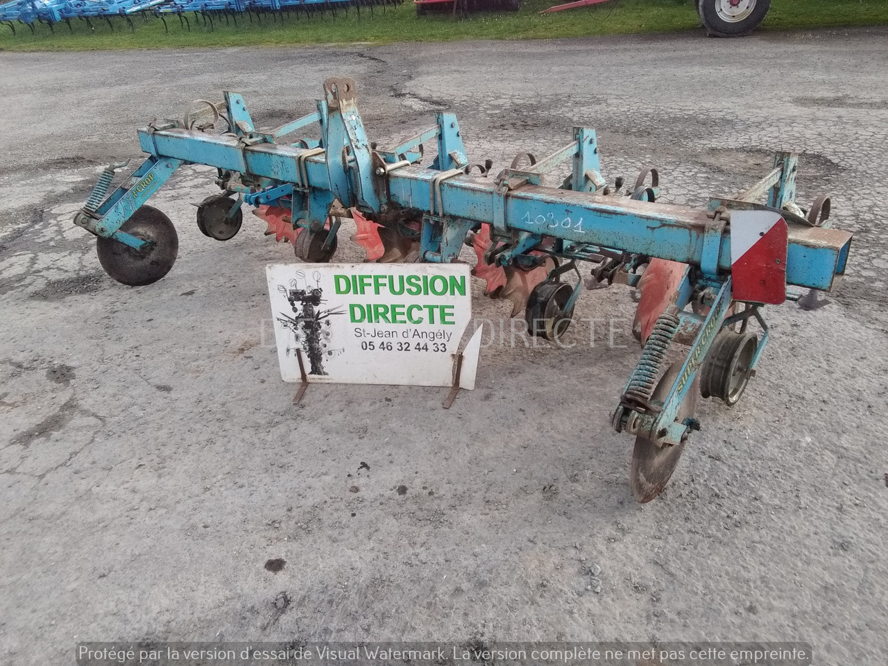 MONOSEM BINEUSE SUPER CROP 4 RANGS - Outils du sol: photos 1 MONOSEM BINEUSE SUPER CROP 4 RANGS - Outils du sol: photos 1