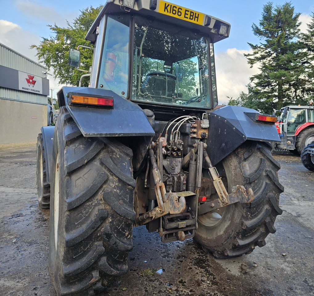 1993 MF 3125 Dynashift - Tracteur agricole: photos 3 1993 MF 3125 Dynashift - Tracteur agricole: photos 3