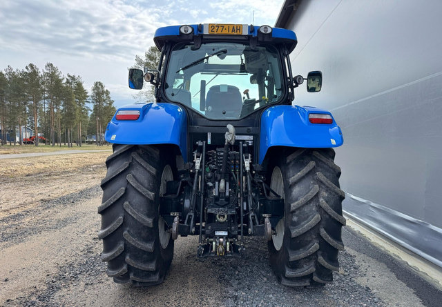 New Holland T7.200 - Tracteur agricole: photos 4 New Holland T7.200 - Tracteur agricole: photos 4