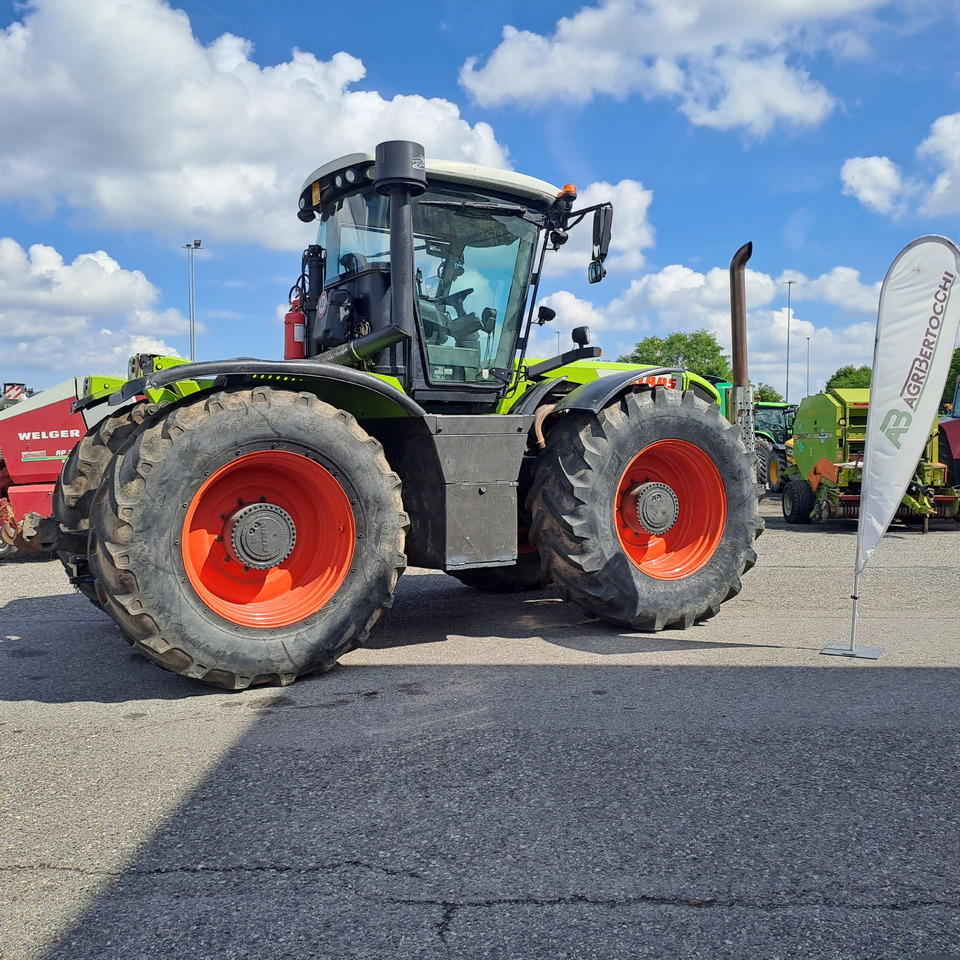 CLAAS XERION 3800 TRAC - Tracteur agricole: photos 2 CLAAS XERION 3800 TRAC - Tracteur agricole: photos 2