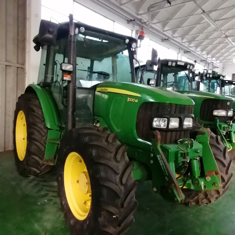 JOHN DEERE 5070 M - Tracteur agricole: photos 3 JOHN DEERE 5070 M - Tracteur agricole: photos 3