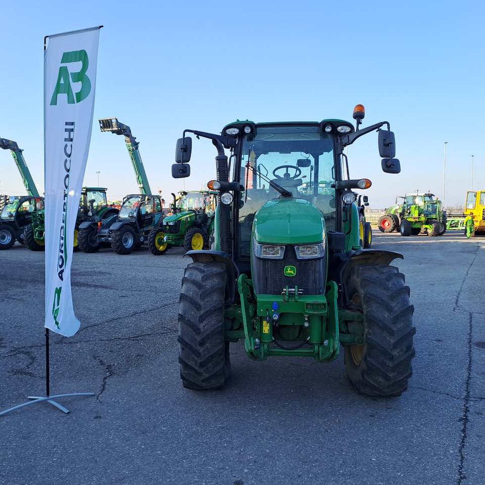 JOHN DEERE 5125R - Tracteur agricole: photos 3 JOHN DEERE 5125R - Tracteur agricole: photos 3