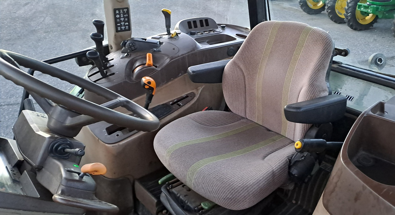 Tracteur agricole JOHN DEERE 5820: photos 8