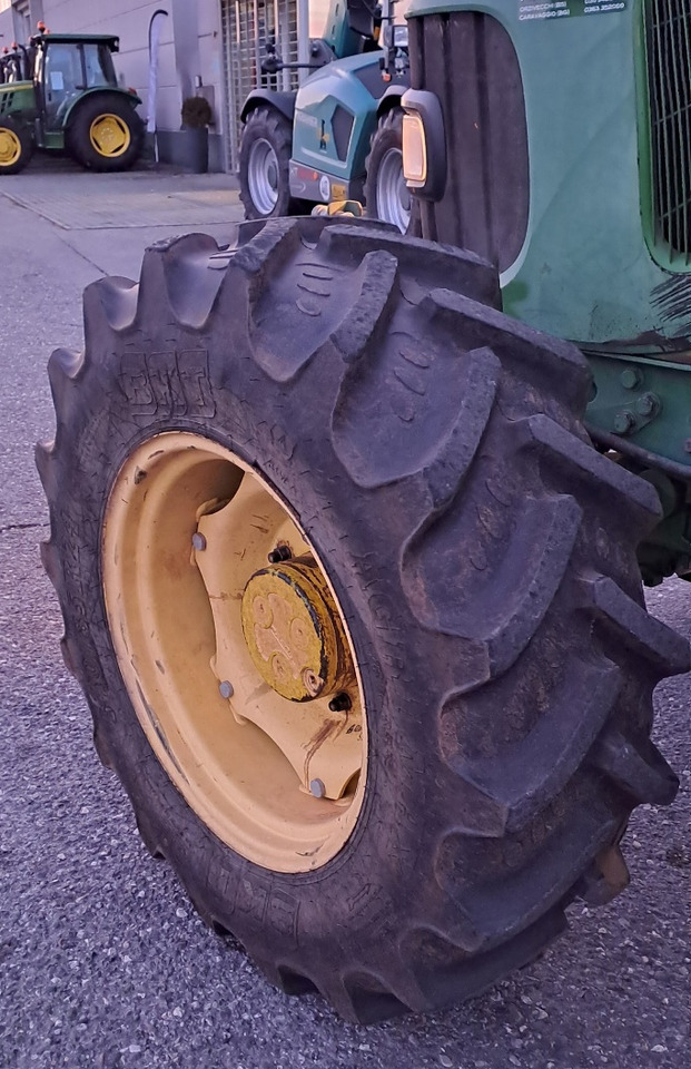 Tracteur agricole JOHN DEERE 5820: photos 6