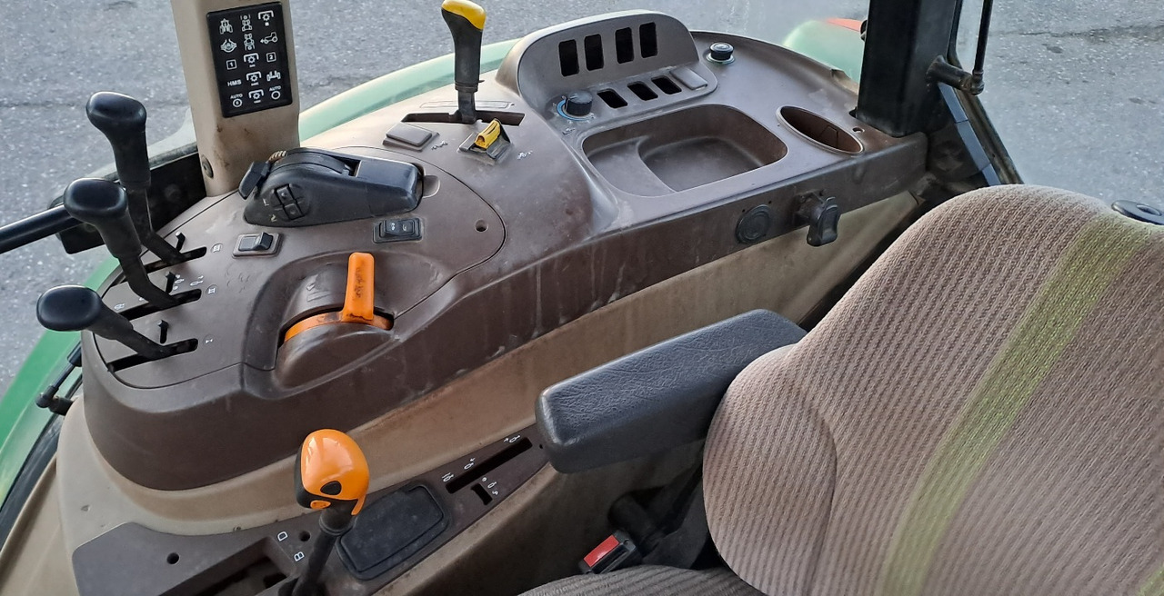 Tracteur agricole JOHN DEERE 5820: photos 9