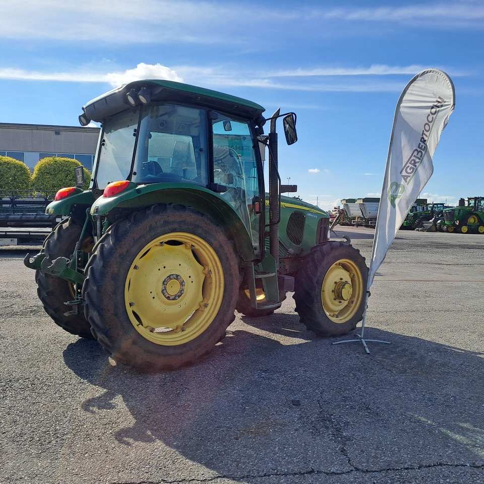 JOHN DEERE 5820 - Tracteur agricole: photos 2 JOHN DEERE 5820 - Tracteur agricole: photos 2