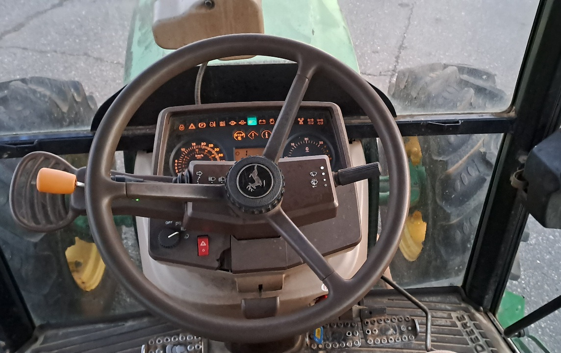 Tracteur agricole JOHN DEERE 5820: photos 10