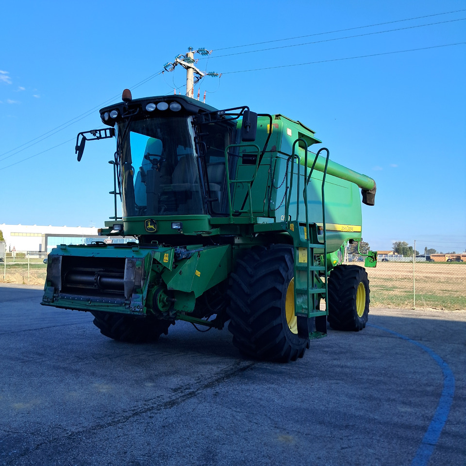 JOHN DEERE C670 - Moissonneuse-batteuse: photos 1 JOHN DEERE C670 - Moissonneuse-batteuse: photos 1