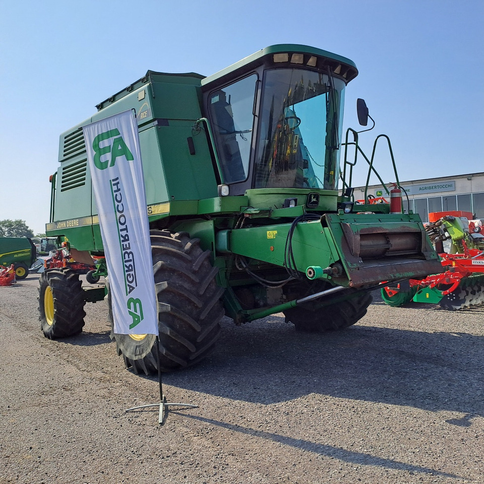 MIETITREBBIA JOHN DEERE CTS - Moissonneuse-batteuse: photos 1 MIETITREBBIA JOHN DEERE CTS - Moissonneuse-batteuse: photos 1