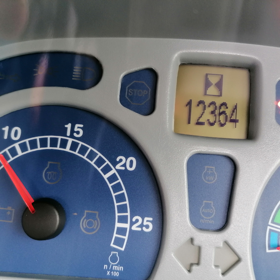 Tracteur agricole NEW HOLLAND 6090: photos 11
