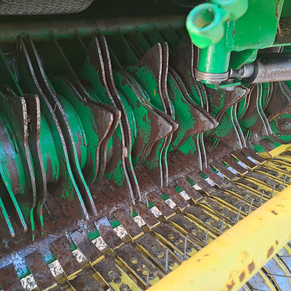 ROTOPRESSA JOHN DEERE 592 - Presse à balles rondes: photos 4 ROTOPRESSA JOHN DEERE 592 - Presse à balles rondes: photos 4