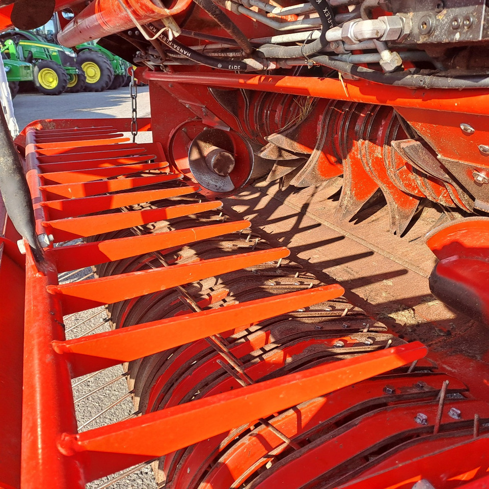 ROTOPRESSA LELY WELGER RP 445 - Presse à balles rondes: photos 5 ROTOPRESSA LELY WELGER RP 445 - Presse à balles rondes: photos 5