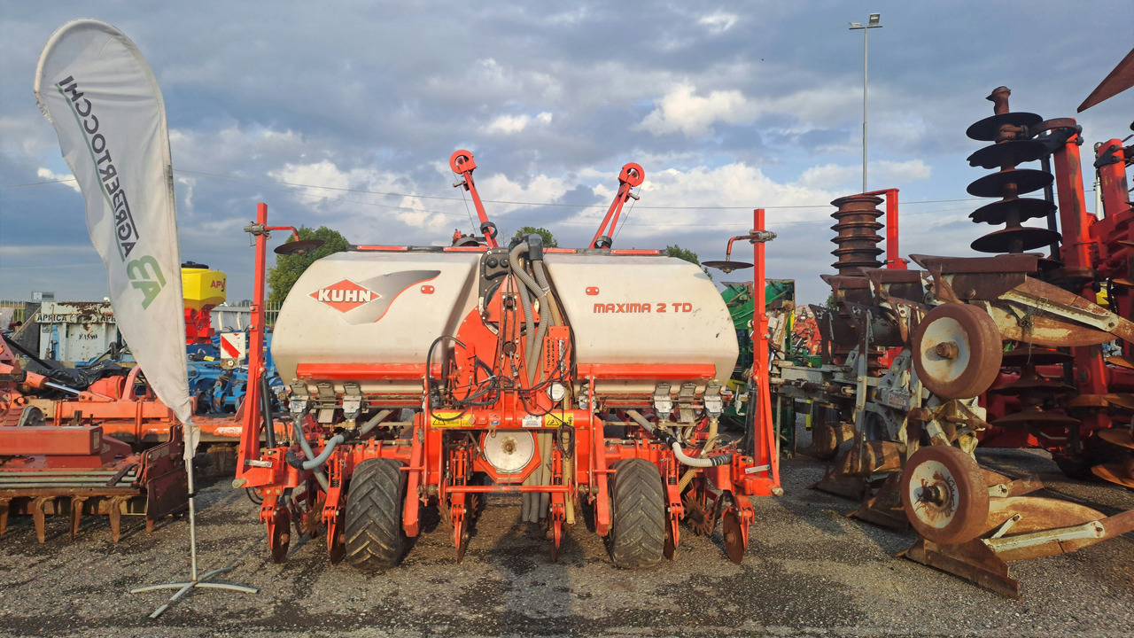 SEMINATRICE DI PRECISIONE KUHN MAXIMA 2 TD - Semoir monograine: photos 2 SEMINATRICE DI PRECISIONE KUHN MAXIMA 2 TD - Semoir monograine: photos 2