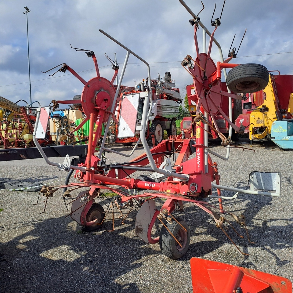 VOLTAFIENO LELY STABILO 600 - Faneuse: photos 3 VOLTAFIENO LELY STABILO 600 - Faneuse: photos 3