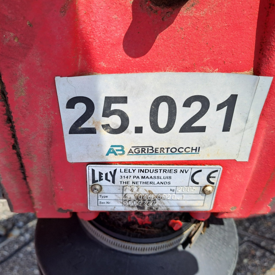 VOLTAFIENO LELY STABILO 600 - Faneuse: photos 2 VOLTAFIENO LELY STABILO 600 - Faneuse: photos 2