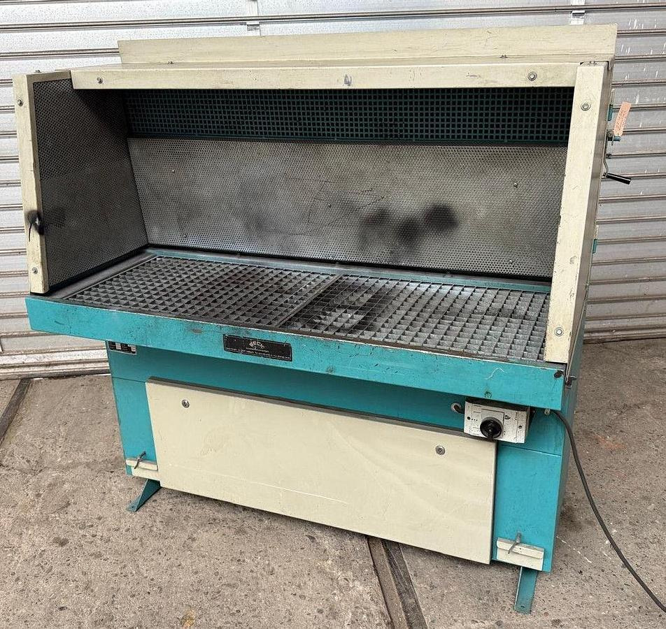 Absaugtisch BECK - Équipement CVC: photos 1 Absaugtisch BECK - Équipement CVC: photos 1