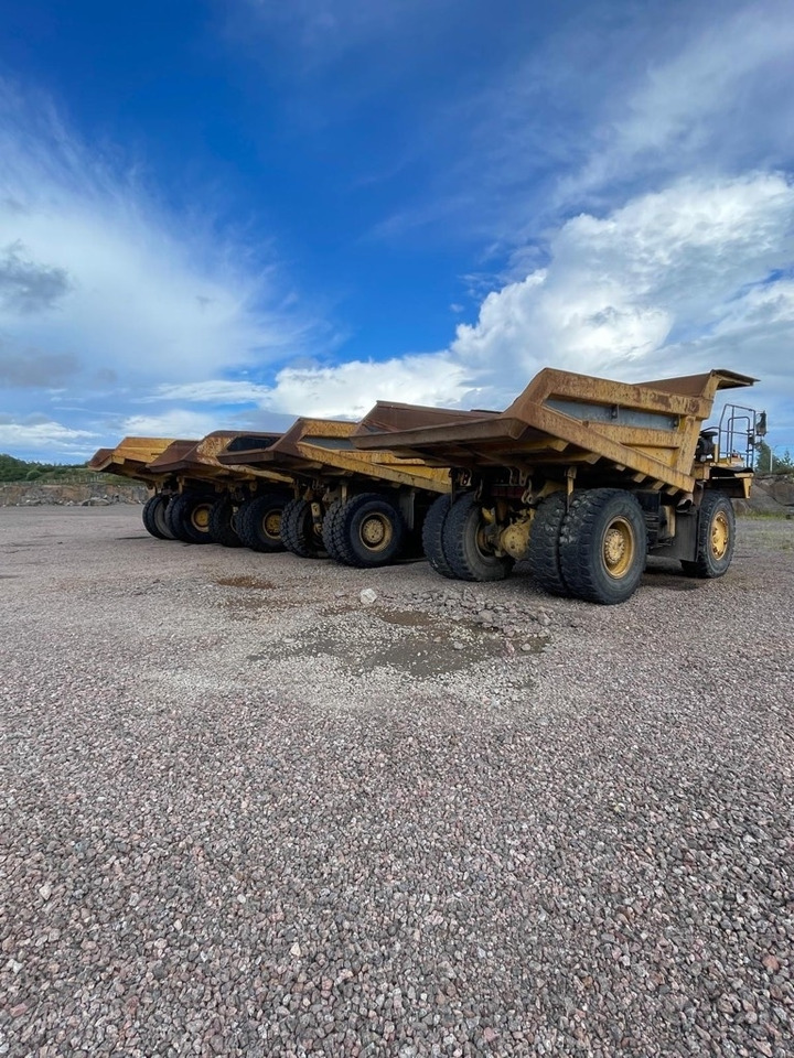 Komatsu HD 465-7E0, 2x HD 405-6, total 3 pcs - Tombereau rigide: photos 2 Komatsu HD 465-7E0, 2x HD 405-6, total 3 pcs - Tombereau rigide: photos 2