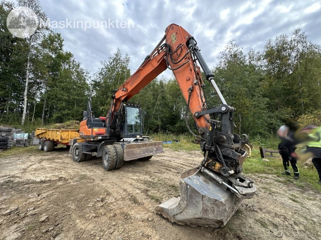 Doosan DX 170 W - Pelle sur pneus: photos 3 Doosan DX 170 W - Pelle sur pneus: photos 3
