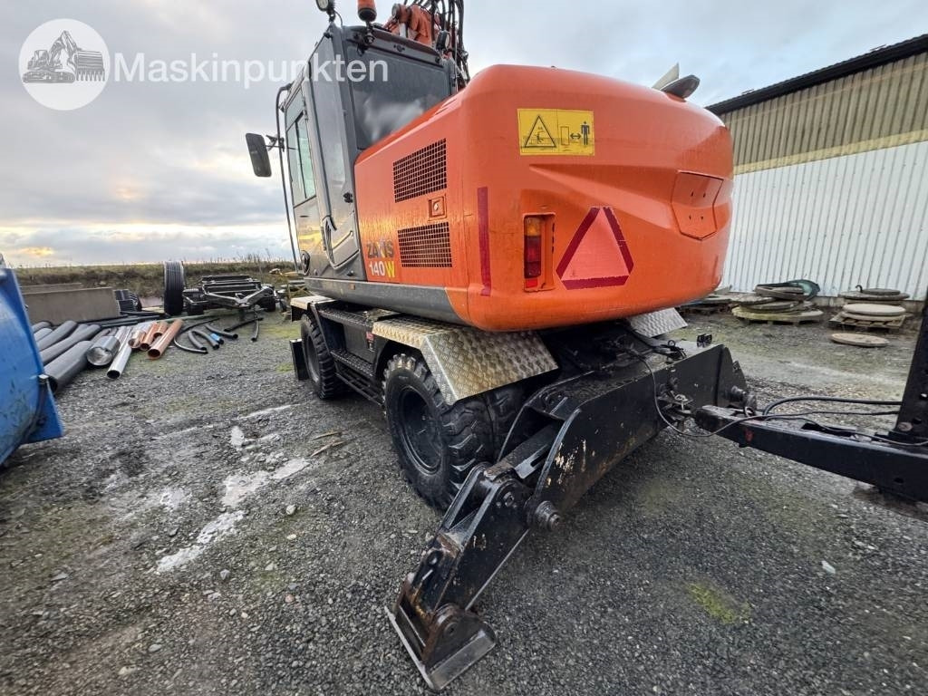 Hitachi ZX 140 W-3 Med vagn och redskap! - Pelle sur pneus: photos 2 Hitachi ZX 140 W-3 Med vagn och redskap! - Pelle sur pneus: photos 2