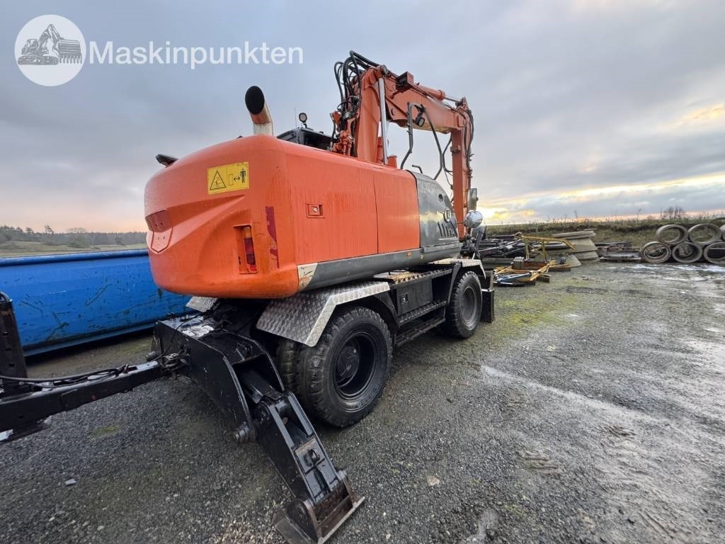 Hitachi ZX 140 W-3 Med vagn och redskap! - Pelle sur pneus: photos 3 Hitachi ZX 140 W-3 Med vagn och redskap! - Pelle sur pneus: photos 3