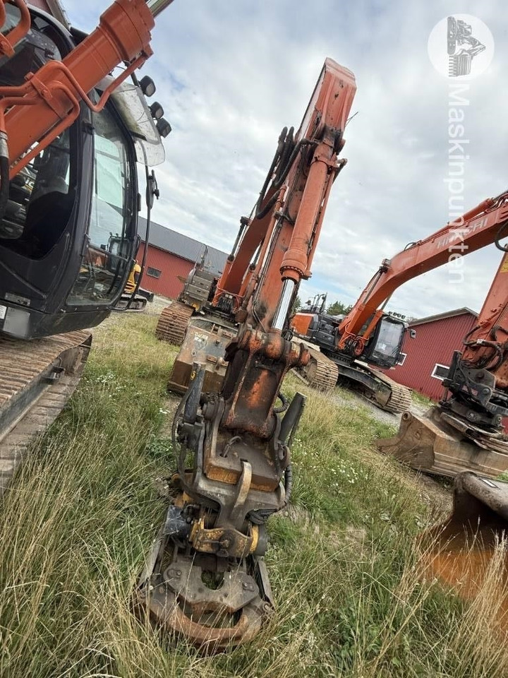 Hitachi ZX 300 LC-6 - Pelle sur chenille: photos 3 Hitachi ZX 300 LC-6 - Pelle sur chenille: photos 3