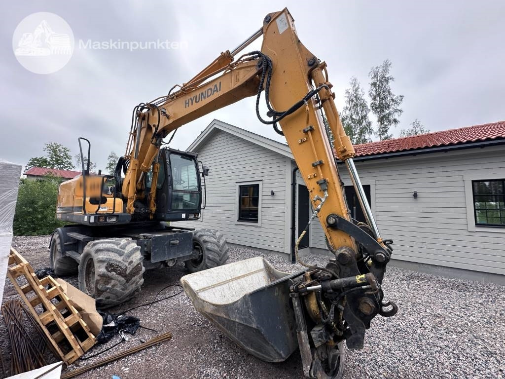 Hyundai Robex 140 W-7 A - Pelle sur pneus: photos 3 Hyundai Robex 140 W-7 A - Pelle sur pneus: photos 3