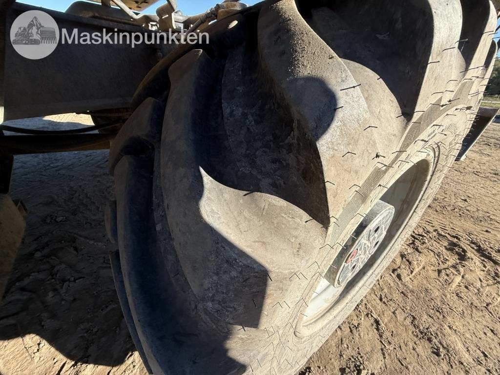 Pelle sur pneus Komatsu PW 160: photos 19