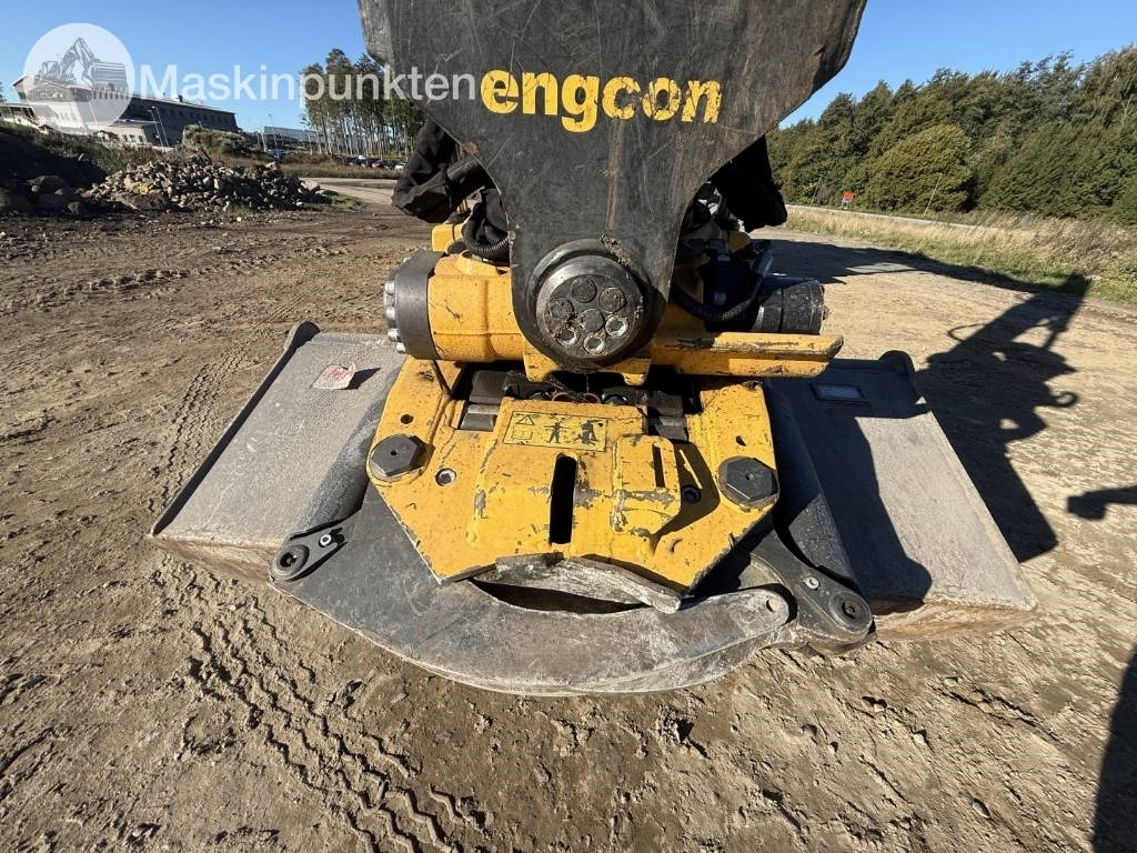 Pelle sur pneus Komatsu PW 160: photos 26