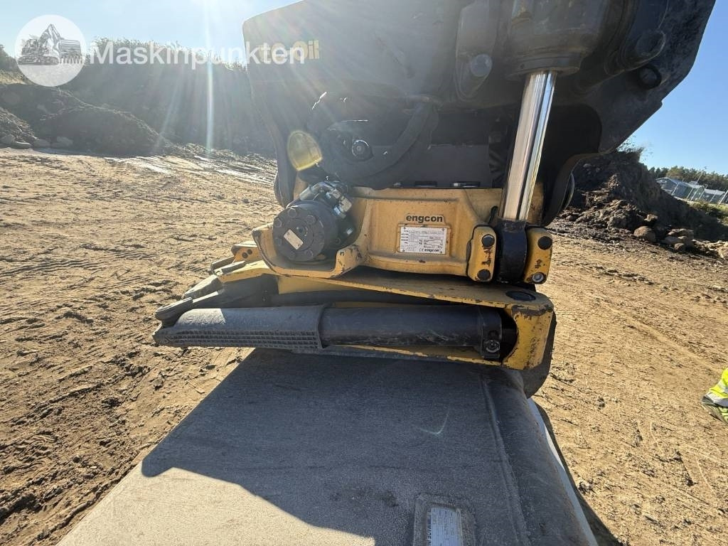 Pelle sur pneus Komatsu PW 160: photos 23