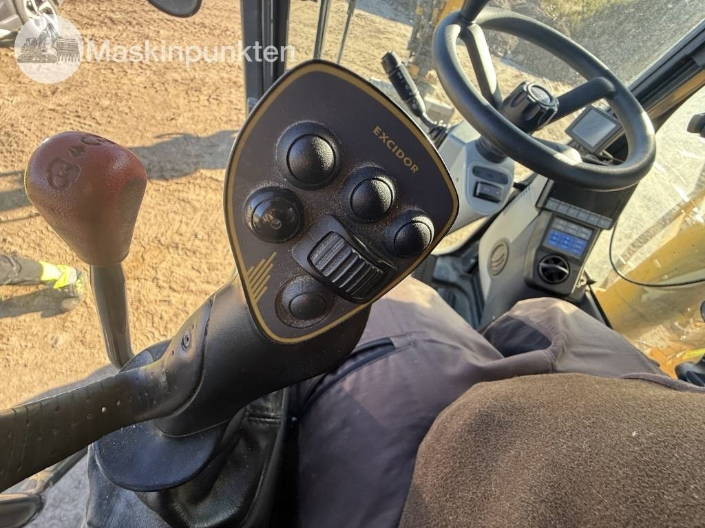 Pelle sur pneus Komatsu PW 160: photos 43