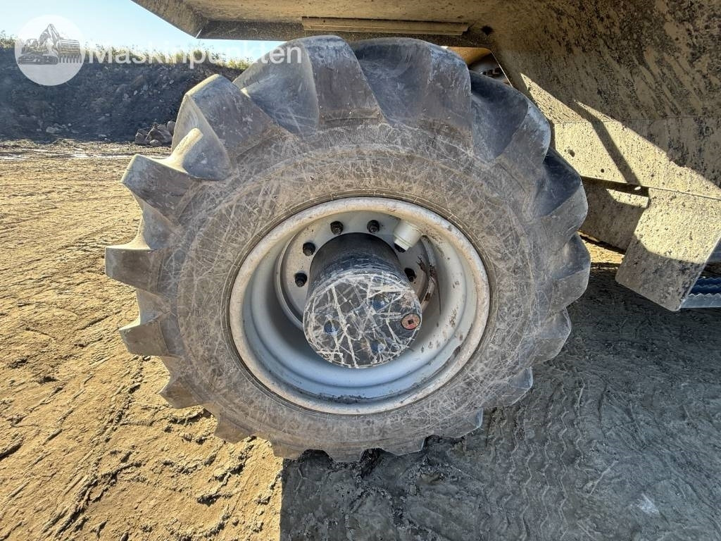 Pelle sur pneus Komatsu PW 160: photos 12