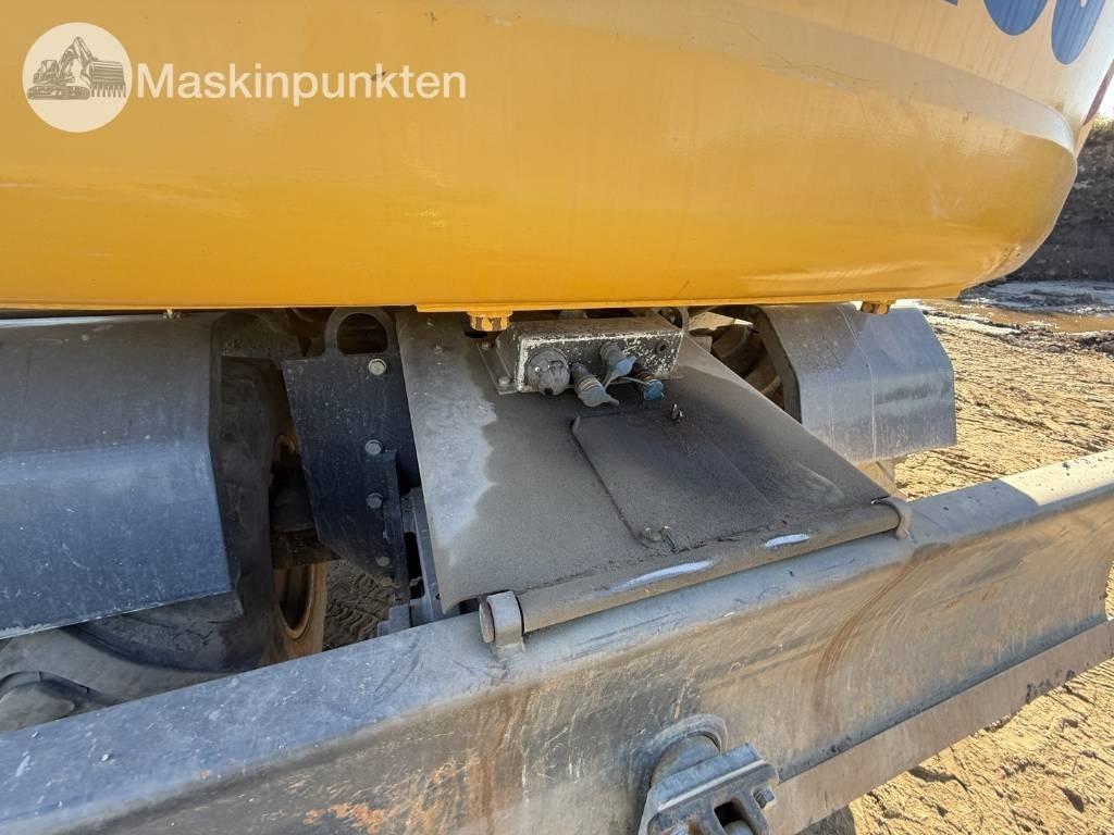 Pelle sur pneus Komatsu PW 160: photos 11