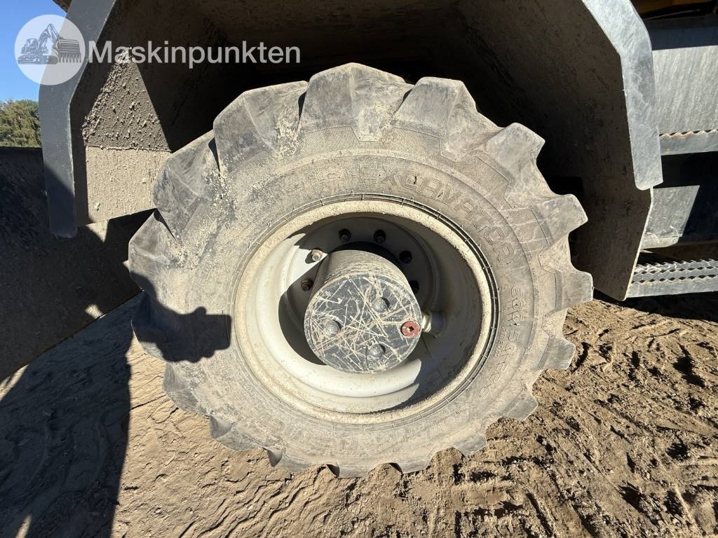 Pelle sur pneus Komatsu PW 160: photos 16