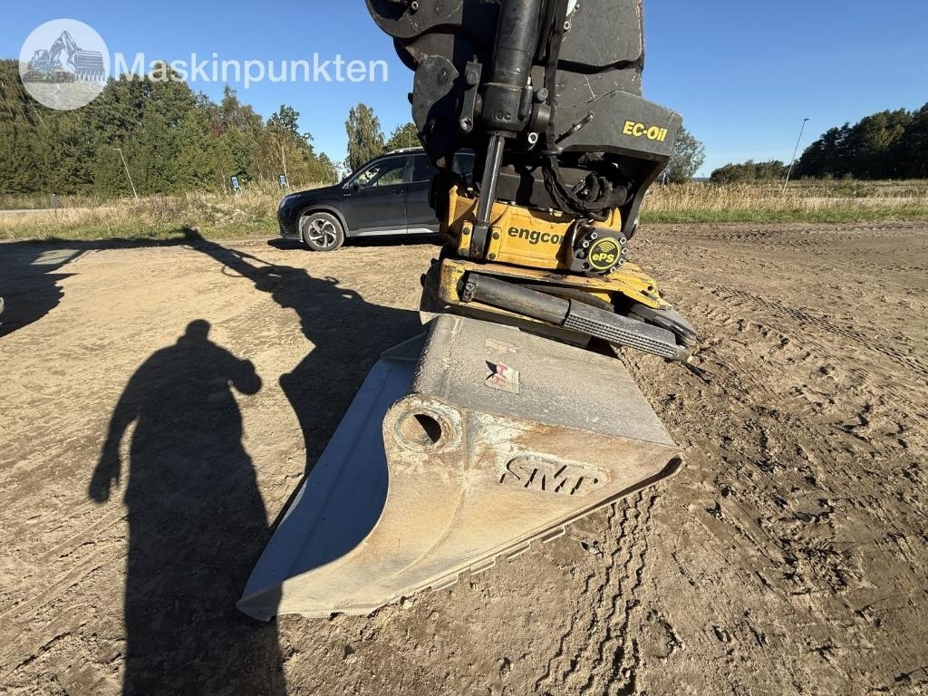 Pelle sur pneus Komatsu PW 160: photos 20