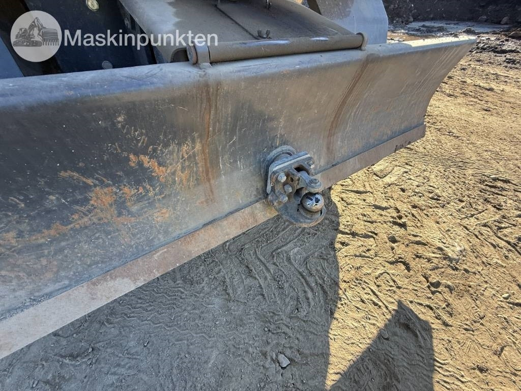 Pelle sur pneus Komatsu PW 160: photos 10