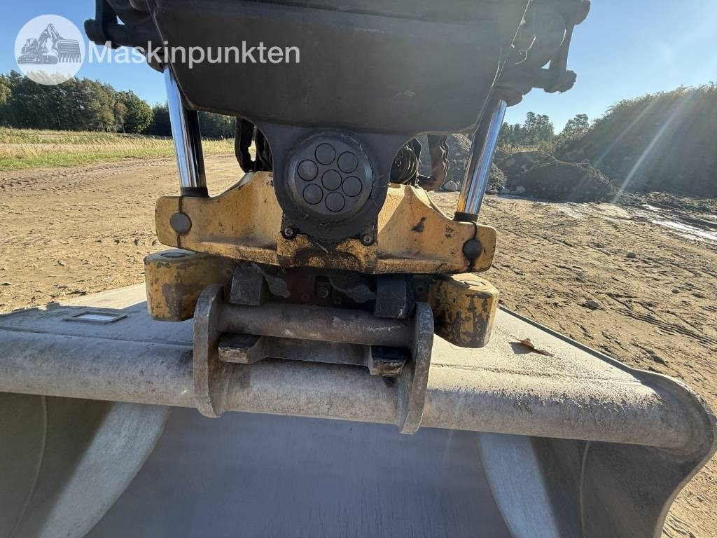 Pelle sur pneus Komatsu PW 160: photos 22